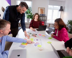 Personer i en workshop